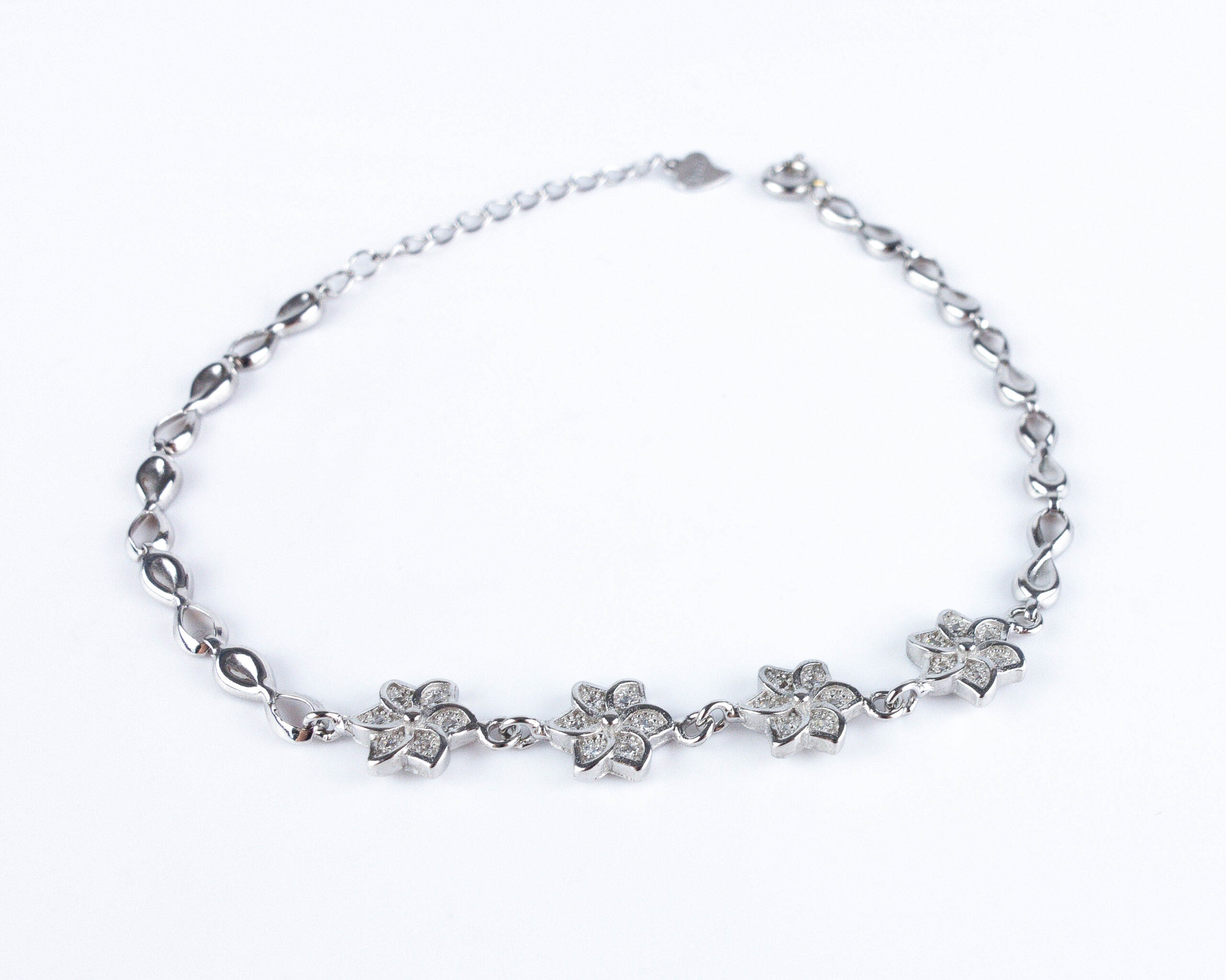 Srebrna bransoletka z kwiatami