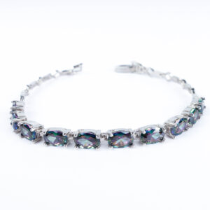 Srebrna elegancka bransoletka z kamieniami
