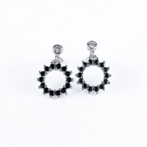 Srebrne kolczyki z czarnymi kamieniami