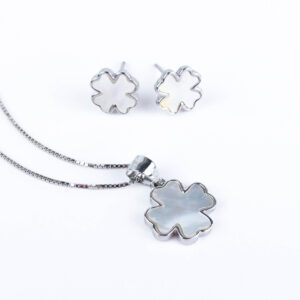 Srebrny komplet z biżuterią – kolczyki i wisiorek koniczyna