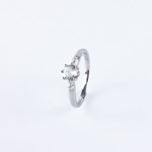 Srebrny pierścionek z cyrkoniami