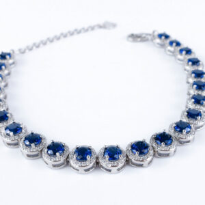 Elegancka srebrna bransoletka z niebieskimi kamieniami