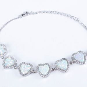 Srebrna bransoletka serca z białym opalem i cyrkonie