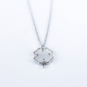 Naszyjnik srebrny koniczyna z masą perłową