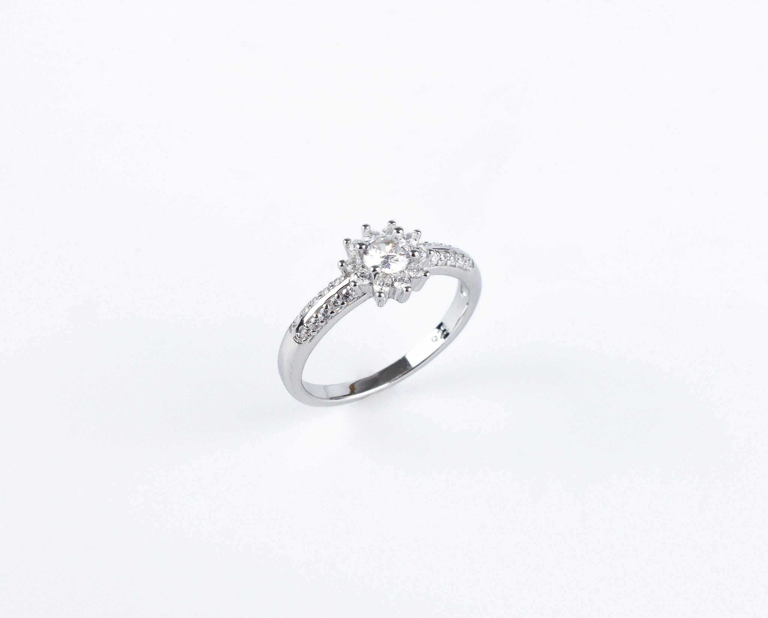 Srebrny pierścionek słońce cyrkonie