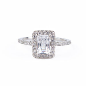 Srebrny pierścionek z kwadratowym kamieniem cyrkonia