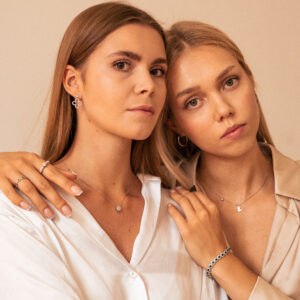 Srebrne kolczyki koniczynki wiszące z cyrkoniami