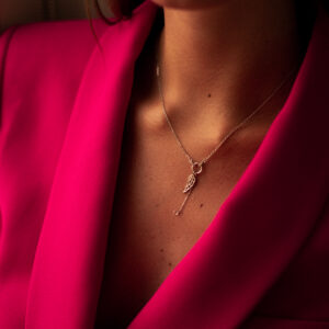 Srebrny naszyjnik skrzydełko z kamieniem