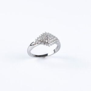 Srebrny pierścionek z kamieniami | cyrkonie | białe kamienie