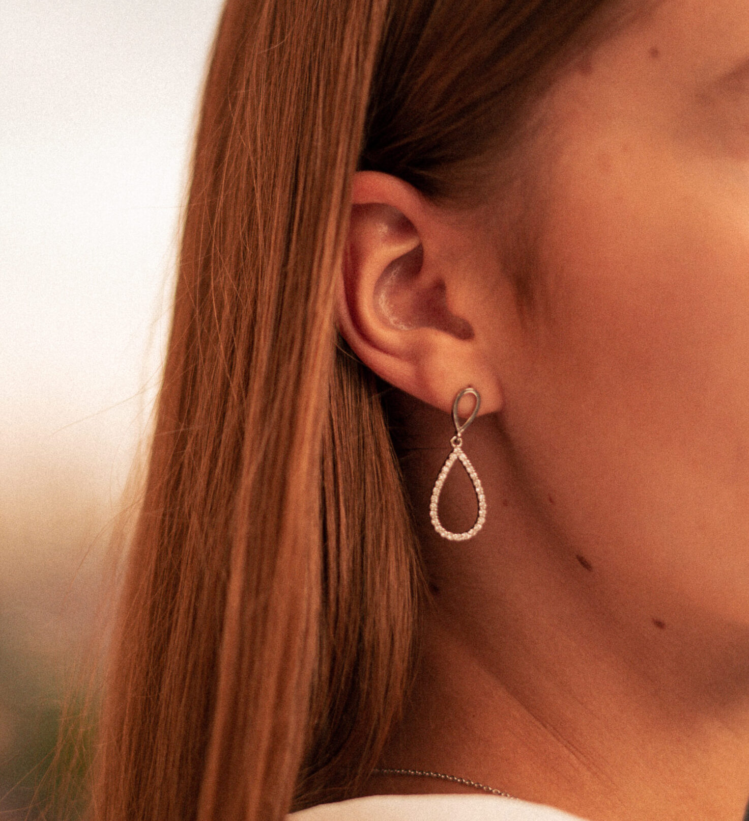 Srebrne kolczyki łezki z cyrkoniami eleganckie kolczyki - obrazek 2